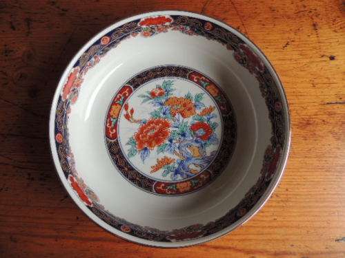 JAPANESE IMARI BOWL - PROFUSELY DECORATED - MINT CONDITION