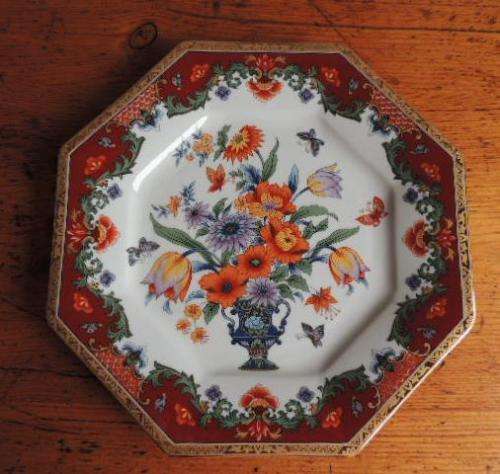 JAPANESE IMARI OCTAGONAL DISPLAY PLATE - EXQUISITE (PLATE 2 OF 2)