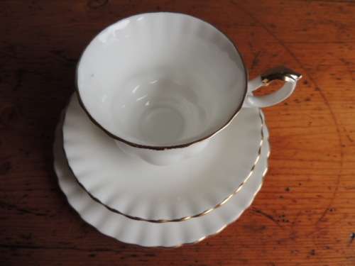 ROYAL ALBERT TRIO - "VAL D'OR"