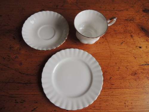 ROYAL ALBERT TRIO - "VAL D'OR"