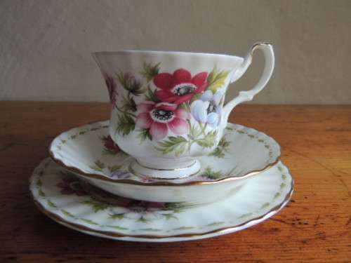 ROYAL ALBERT TRIO - FLOWERS OF THE MONTH SERIES - MARCH ANEMONES