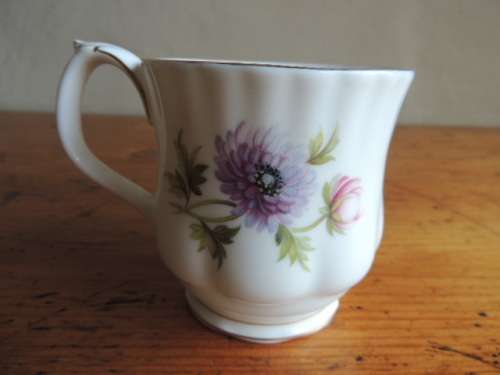 ROYAL ALBERT MUG - FLOWERS OF THE MONTH SERIES - MARCH ANEMONES