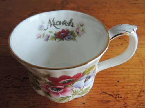 ROYAL ALBERT MUG - FLOWERS OF THE MONTH SERIES - MARCH ANEMONES