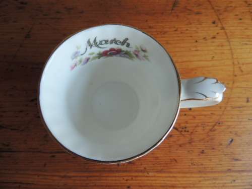 ROYAL ALBERT MUG - FLOWERS OF THE MONTH SERIES - MARCH ANEMONES