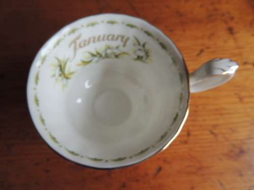 ROYAL ALBERT DUO - FLOWERS OF THE MONTH SERIES, JANUARY "SNOWDROPS"