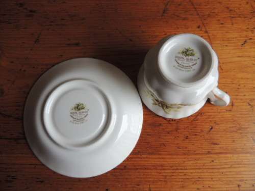 ROYAL ALBERT DUO - FLOWERS OF THE MONTH SERIES, JANUARY "SNOWDROPS"