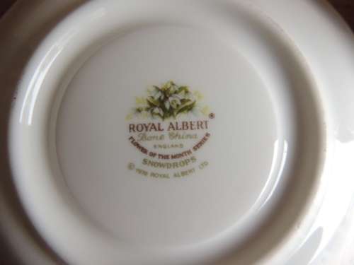 ROYAL ALBERT DUO - FLOWERS OF THE MONTH SERIES, JANUARY "SNOWDROPS"