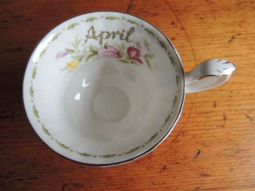 ROYAL ALBERT DUO - FLOWERS OF THE MONTH SERIES, APRIL "SWEET PEA"