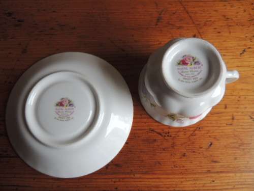 ROYAL ALBERT DUO - FLOWERS OF THE MONTH SERIES, APRIL "SWEET PEA"