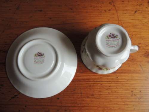 ROYAL ALBERT DUO - FLOWERS OF THE MONTH SERIES, SEPTEMBER "MICHAELMAS DAISY"