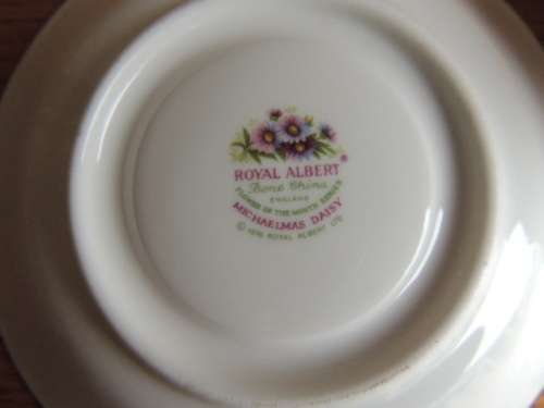 ROYAL ALBERT DUO - FLOWERS OF THE MONTH SERIES, SEPTEMBER "MICHAELMAS DAISY"