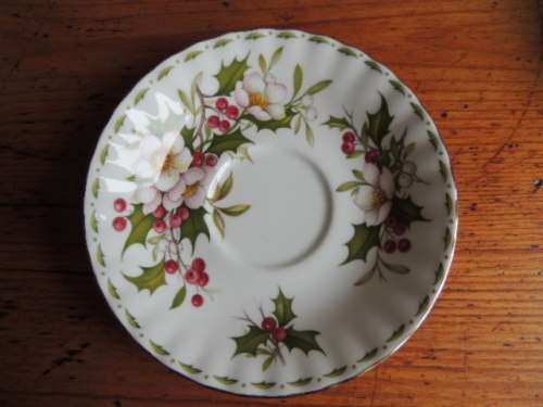 ROYAL ALBERT DUO - FLOWERS OF THE MONTH SERIES, DECEMBER "CHRISTMAS ROSE"