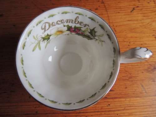ROYAL ALBERT DUO - FLOWERS OF THE MONTH SERIES, DECEMBER "CHRISTMAS ROSE"