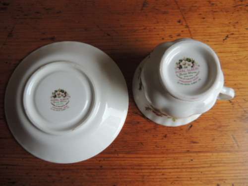 ROYAL ALBERT DUO - FLOWERS OF THE MONTH SERIES, DECEMBER "CHRISTMAS ROSE"