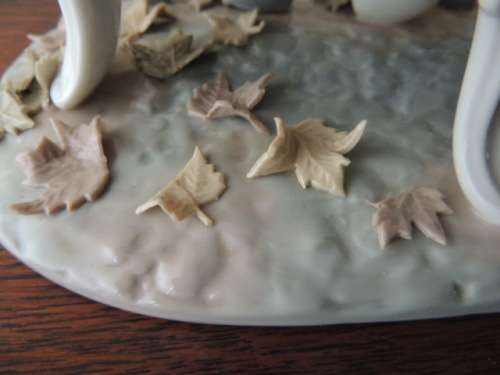 LLADRO COUPLE ON A BENCH  - "FALL LEAVES" (reserved for jwgaskell)