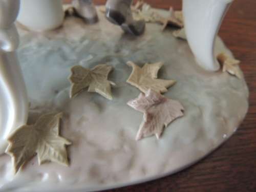 LLADRO COUPLE ON A BENCH  - "FALL LEAVES" (reserved for jwgaskell)