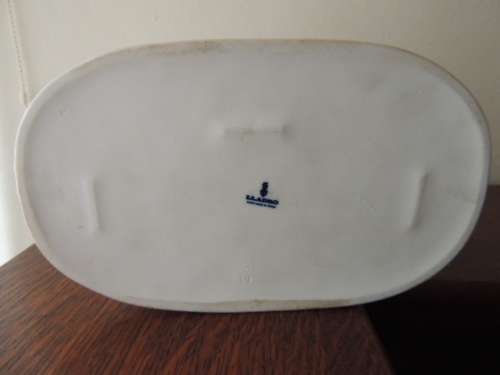 LLADRO COUPLE ON A BENCH  - "FALL LEAVES" (reserved for jwgaskell)