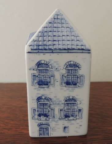 DELFTS REGINA HAND PAINTED HOUSE -"BLOEMEN & PLANTEN"