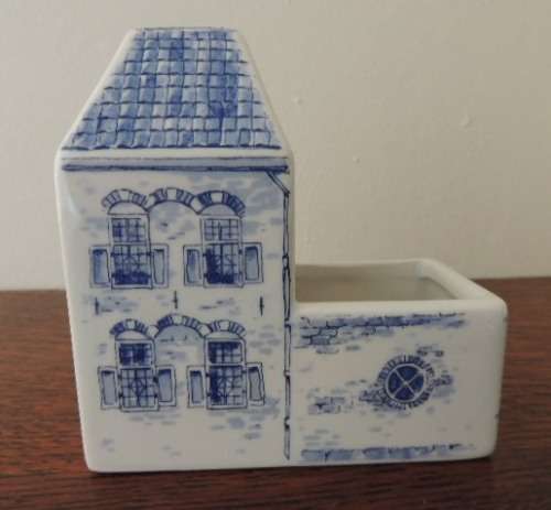 DELFTS REGINA HAND PAINTED HOUSE -"BLOEMEN & PLANTEN"