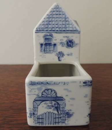 DELFTS REGINA HAND PAINTED HOUSE -"BLOEMEN & PLANTEN"