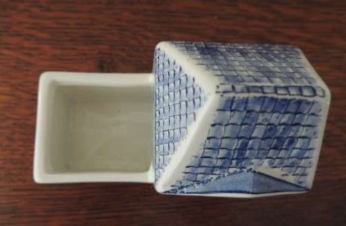 DELFTS REGINA HAND PAINTED HOUSE -"BLOEMEN & PLANTEN"