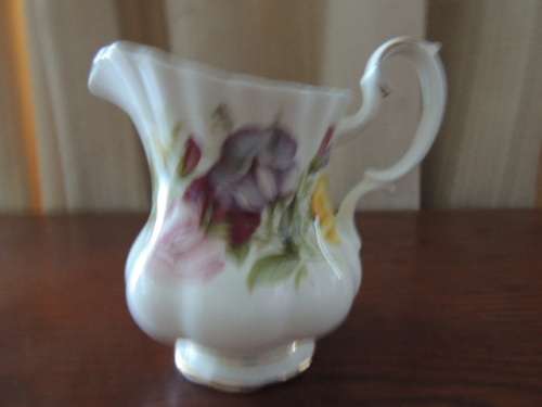 ROYAL ALBERT FLOWER OF THE MONTH MILK JUG - APRIL (Sweet pea)
