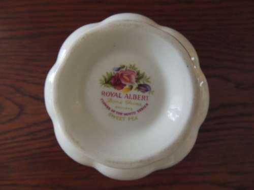 ROYAL ALBERT FLOWER OF THE MONTH MILK JUG - APRIL (Sweet pea)