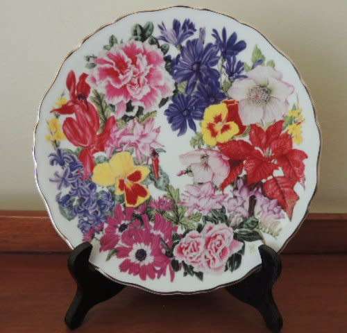 ROYAL ALBERT CABINET PLATE - "CHRISTMAS BOUQUET" - WITH CERTIFICATE OF PROVENANCE