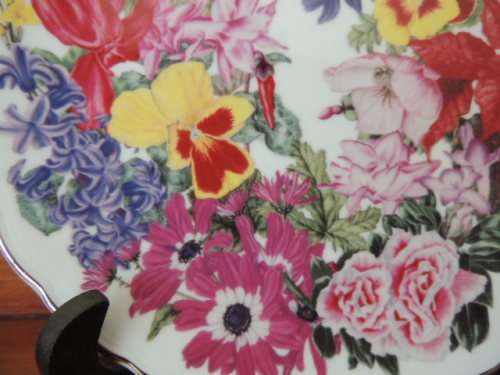 ROYAL ALBERT CABINET PLATE - "CHRISTMAS BOUQUET" - WITH CERTIFICATE OF PROVENANCE