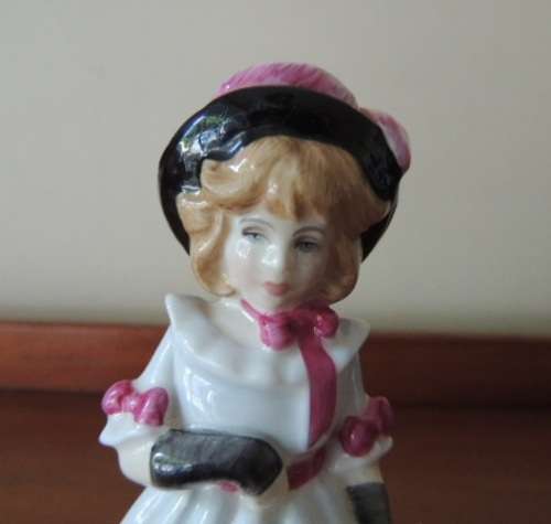 ROYAL DOULTON FIGURINE - "SHARON" HN 3047