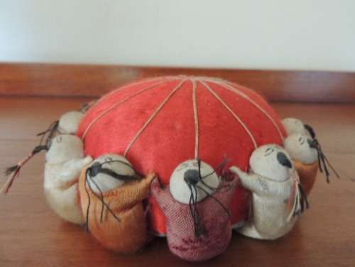 VINTAGE PIN CUSHION