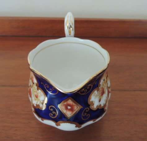 ROYAL ALBERT TEA SET 21 PIECES - "HEIRLOOM"