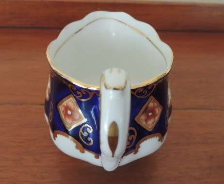 ROYAL ALBERT TEA SET 21 PIECES - "HEIRLOOM"