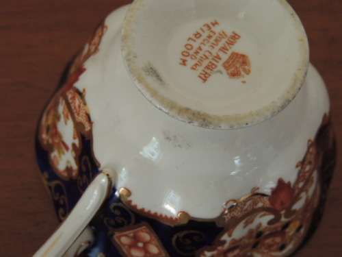 ROYAL ALBERT TEA SET 21 PIECES - "HEIRLOOM"