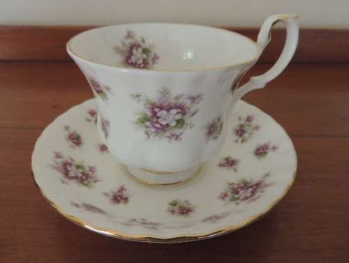 ROYAL ALBERT TRIO - "SWEET VIOLETS"