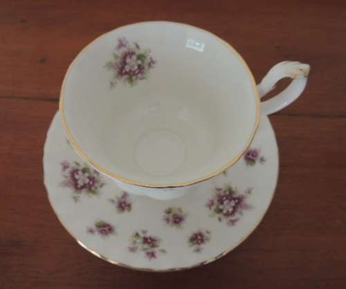 ROYAL ALBERT TRIO - "SWEET VIOLETS"