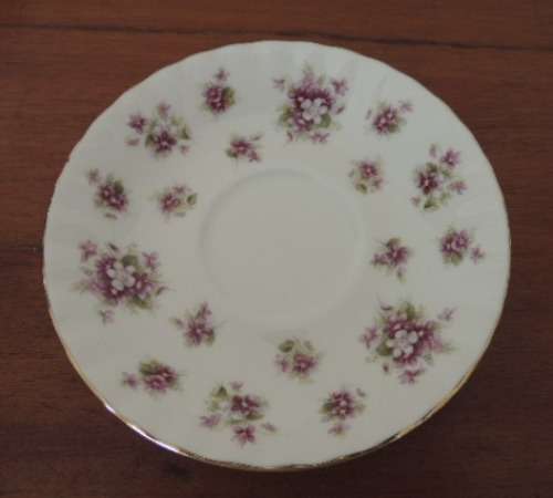 ROYAL ALBERT TRIO - "SWEET VIOLETS"