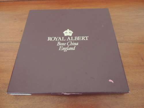 ROYAL ALBERT PLATE FROM THE COTTAGE GARDEN YEAR SERIES - "WINTER"