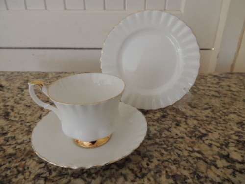 ROYAL ALBERT 21 PIECE TEA SET - "VAL D'OR" - BLACK FRIDAY SPECIAL