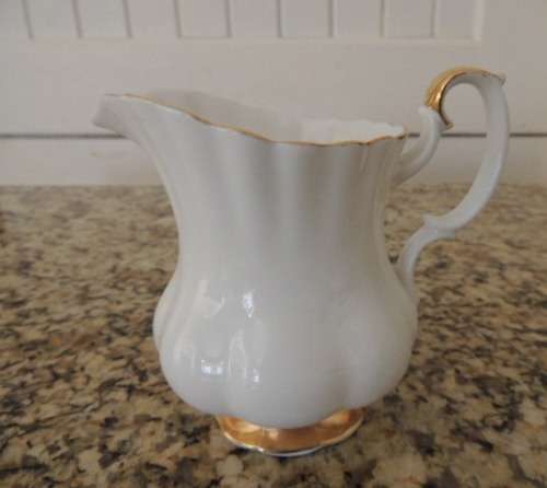 ROYAL ALBERT 21 PIECE TEA SET - "VAL D'OR" - BLACK FRIDAY SPECIAL