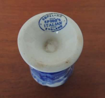 COPELAND SPODE'S ITALIAN BLUE - FOOTED EGGCUP