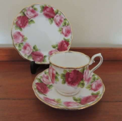 ROYAL ALBERT TRIO - "OLD ENGLISH ROSE"