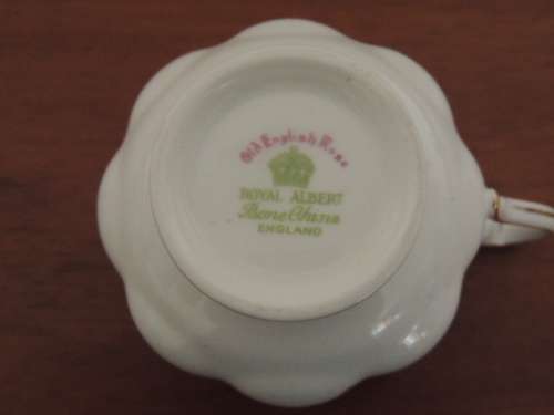 ROYAL ALBERT TRIO - "OLD ENGLISH ROSE"