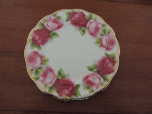 ROYAL ALBERT TRIO - "OLD ENGLISH ROSE"