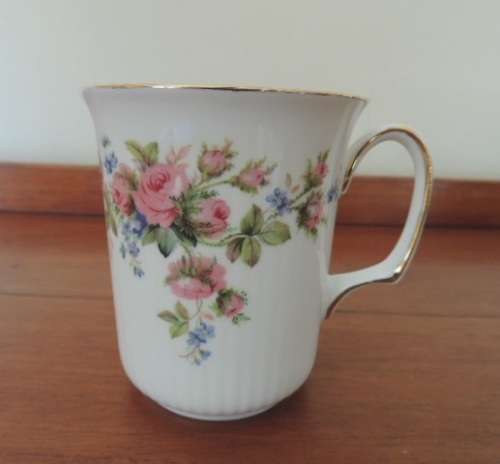 ROYAL ALBERT MUG - "MOSS ROSE"