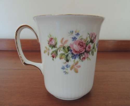 ROYAL ALBERT MUG - "MOSS ROSE"