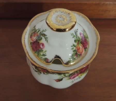 ROYAL ALBERT LIDDED MARMALADE JAR - "OLD COUNTRY ROSES"