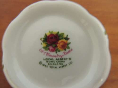 ROYAL ALBERT MILK JUG AND SUGAR BOWL FOR A COFFEE SET - "OLD COUNTRY ROSES"