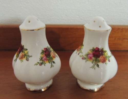 ROYAL ALBERT SALT & PEPPER SHAKERS PER PAIR - "OLD COUNTRY ROSES"