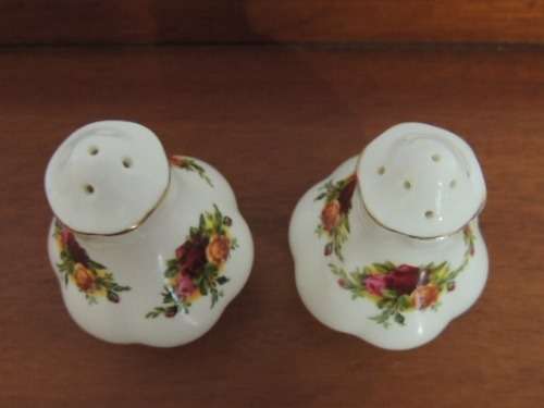 ROYAL ALBERT SALT & PEPPER SHAKERS PER PAIR - "OLD COUNTRY ROSES"